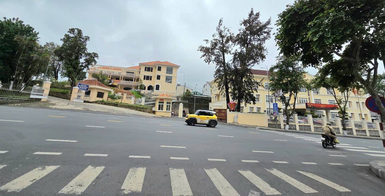 Cần Bán Nhanh Nhà 4 tầng 19 phòng - Ngay Mặt Tiền đường Trần Phú và Chu Văn An, Đà Lạt 45 tỷ - Ảnh chính